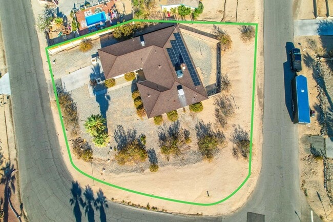 Building Photo - Must See 4 bedroom 2 bath Home