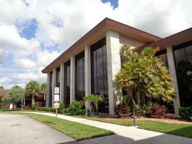Building Photo - 901 SW 138th Ave