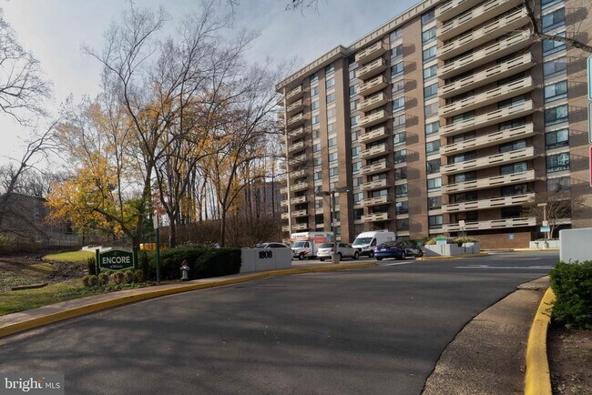 Building Photo - 1808 Old Meadow Rd