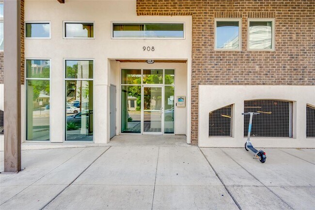 Building Photo - 908 Nueces St