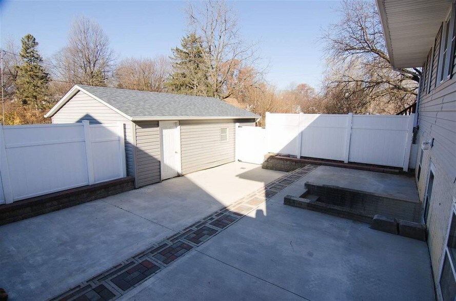 Building Photo - 1003 Olive St