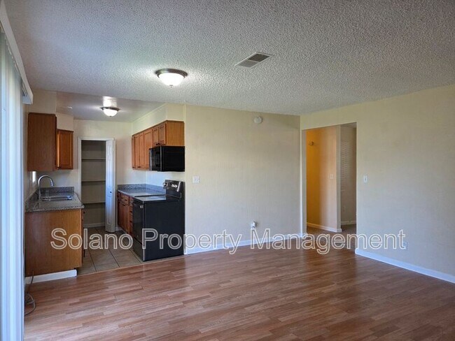 Building Photo - 232 Elwood St