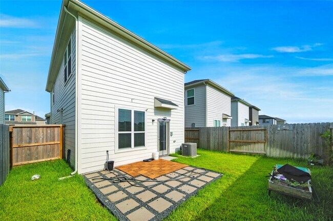 Building Photo - 1538 Revolution Way