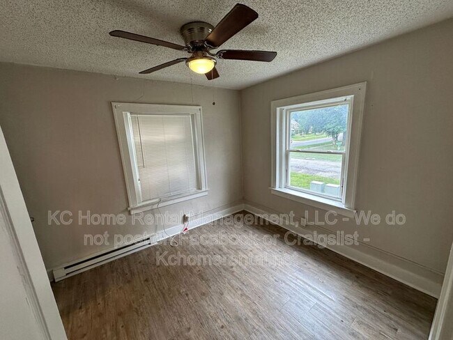 Building Photo - 305-307 N Gladstone Blvd