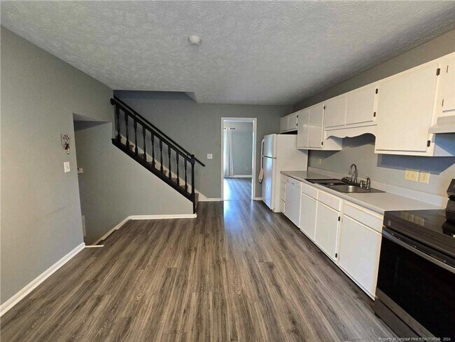 Building Photo - Conveniently located 3 bedroom!