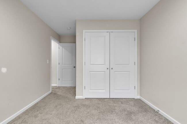 Building Photo - Modern 3-Bed Townhome on Quiet Cul-de-Sac ...