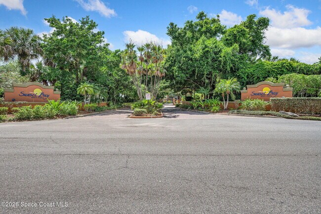 Building Photo - 225 S Tropical Trail