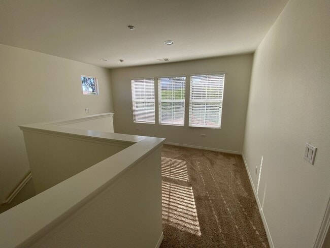 Building Photo - 4 Bedroom House in La Costa Greens Community