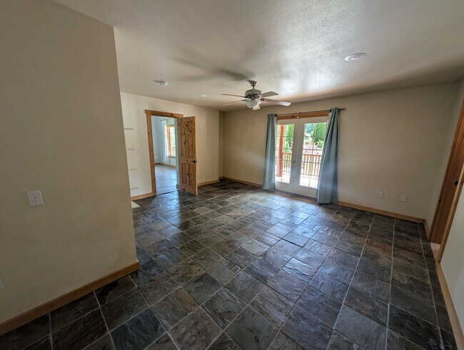 Building Photo - Spacious 4BR Home Near Sacheen & Davis Lake