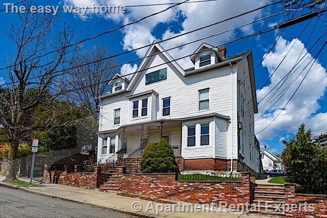 Building Photo - 5 Munroe St