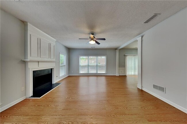 Building Photo - 2926 Cottesford Way SE