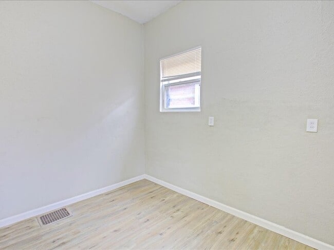 Building Photo - 6730 Vermont Ave