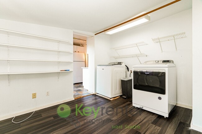 Building Photo - Comfort and Charm in This Bright 2-Bedroom...