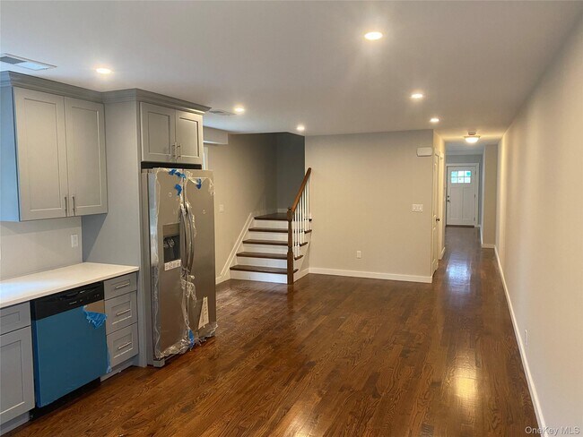 Building Photo - 6 Sweezy Ave