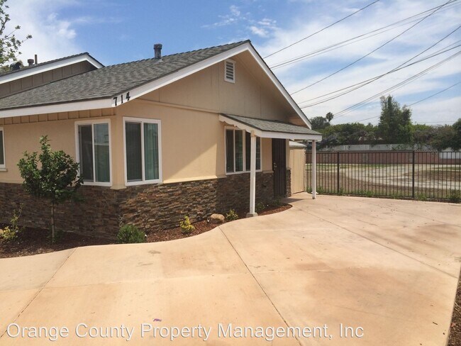 Building Photo - 714-718 W 20th St