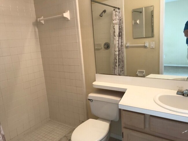 Building Photo - Don’t miss this beautiful 3-bedroom, 2-bat...