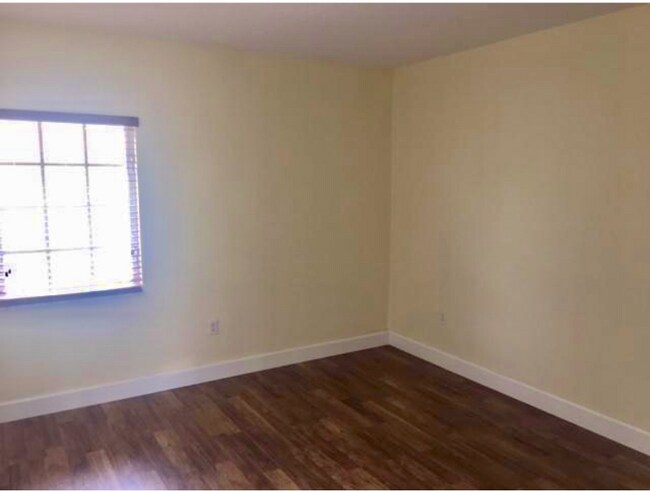 Building Photo - 4322 Emerald Vista