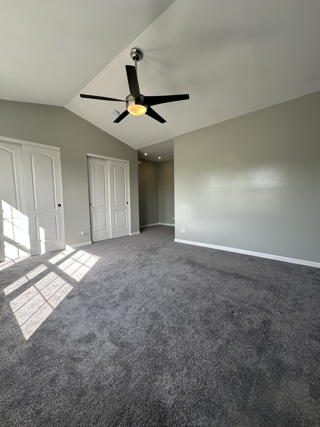 Building Photo - 2409 Golf Ridge Cir