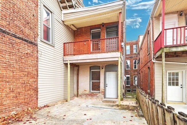 Building Photo - Coming Soon - Spacious 5 Bedroom, 1 Bath H...