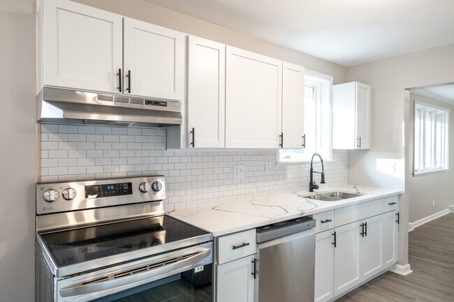 Building Photo - 420 Stoneybrook Dr