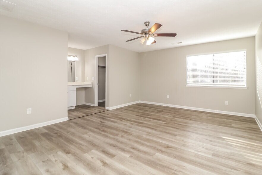 Building Photo - 4795 Jamerson Forest Cir