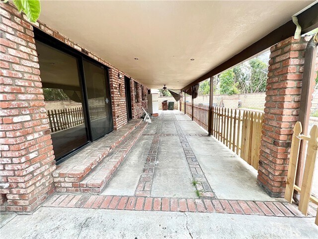 Building Photo - 503 N California Ave