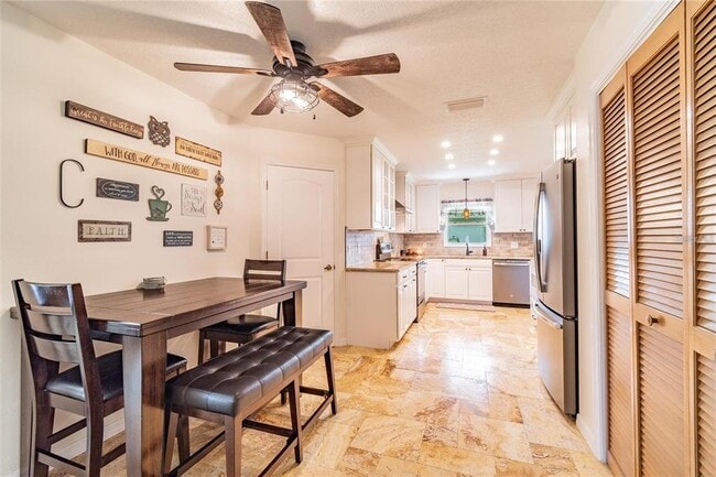 Building Photo - 5318 Las Flores Via
