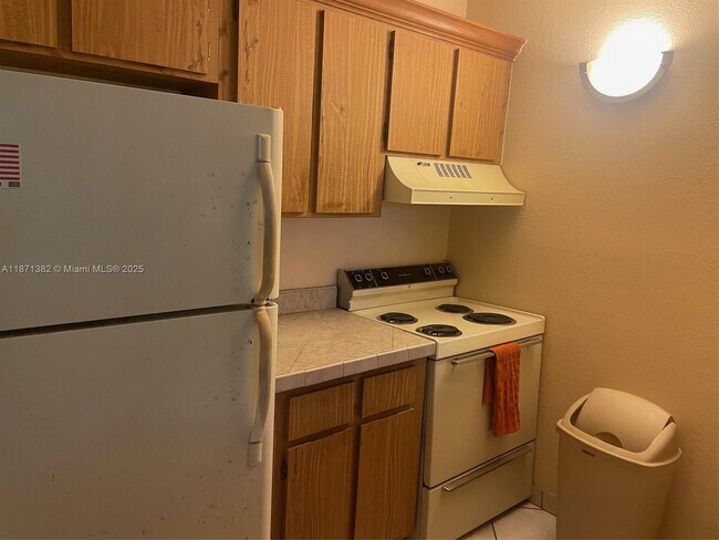 Building Photo - 2401 Riverside Dr
