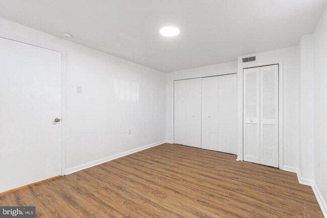 Building Photo - 422 S 15th St