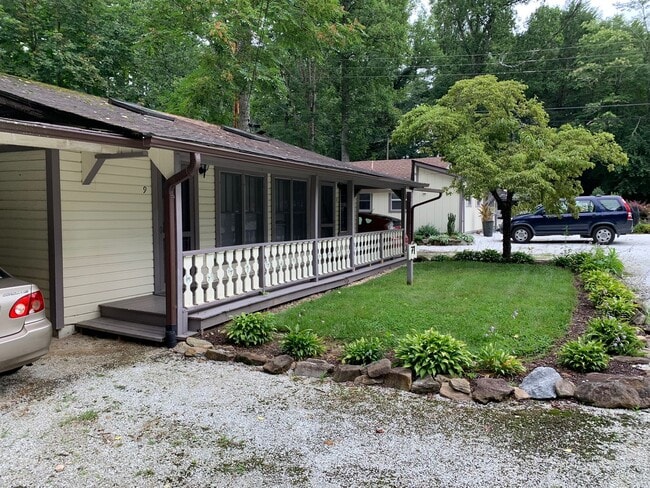 Primary Photo - 77 Snapdragon Ln