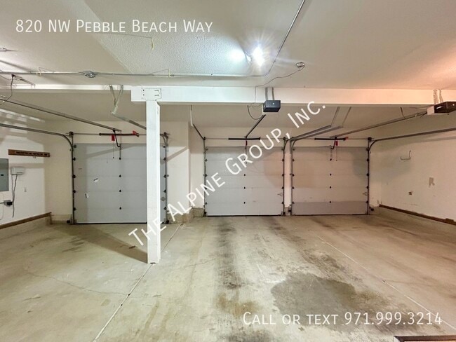Building Photo - 820 NW Pebble Beach Way