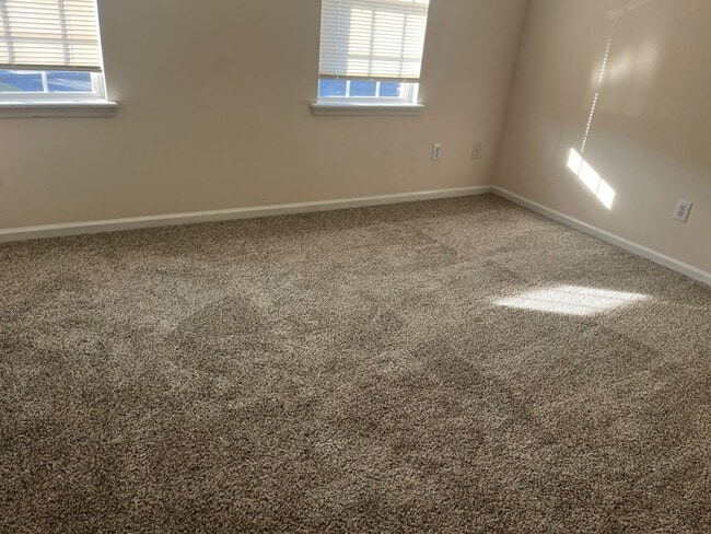 Building Photo - 200 Pinegrove Ct