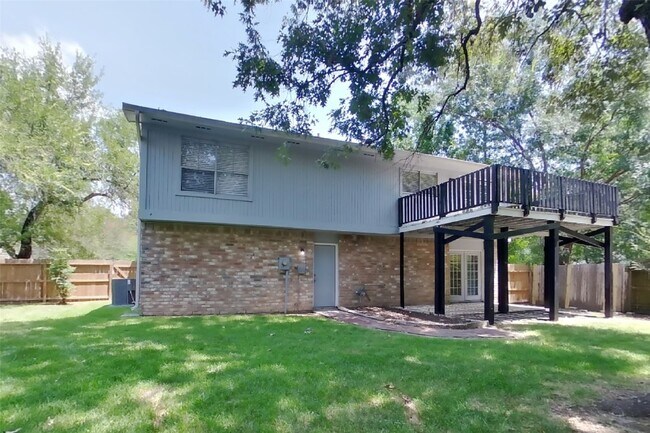 Building Photo - 8610 Pine Shores Dr