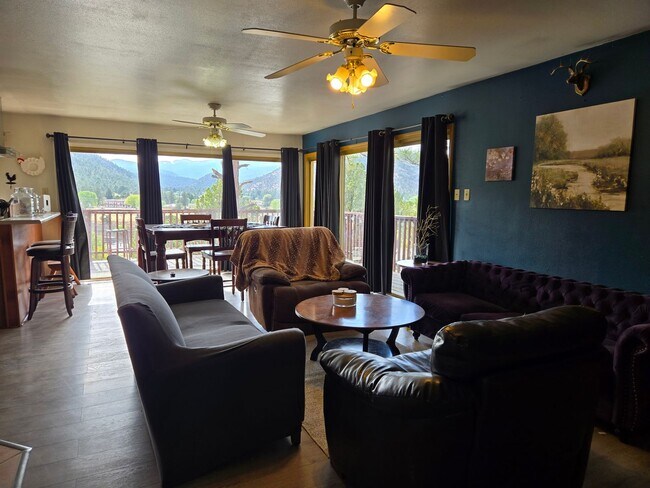 Building Photo - Furnished Four Bedroom Home With Sierra Bl...