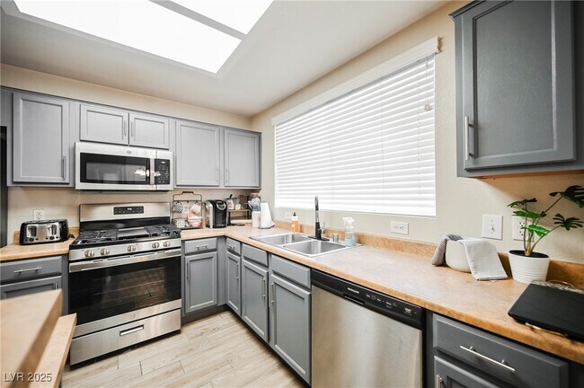 Building Photo - 833 Aspen Peak Loop