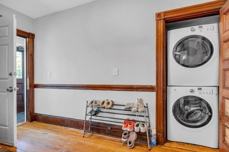 Building Photo - 176 Saint Alphonsus St