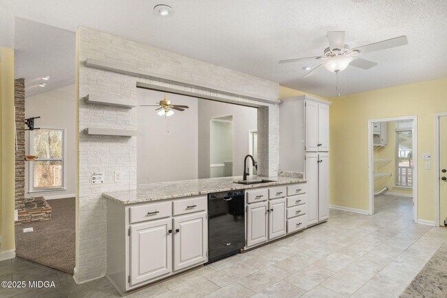 Building Photo - 108 Van Dyke Cove