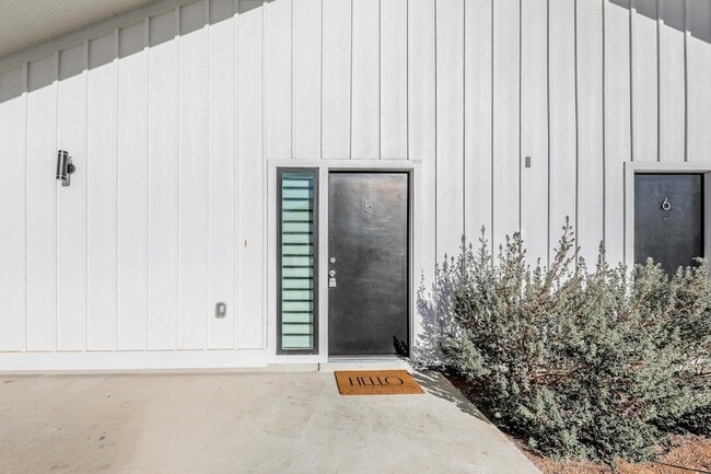 Building Photo - 3911 Casa Blanca Lake Rd