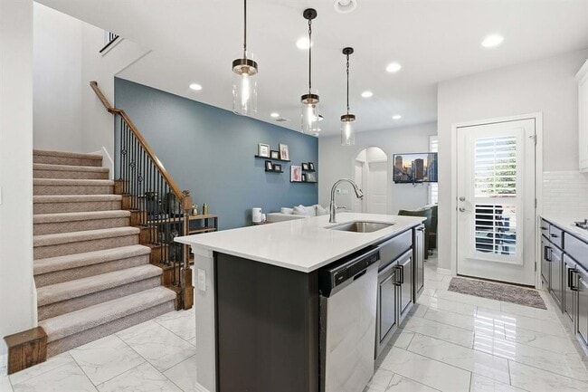 Building Photo - 5720 Baythorne Dr