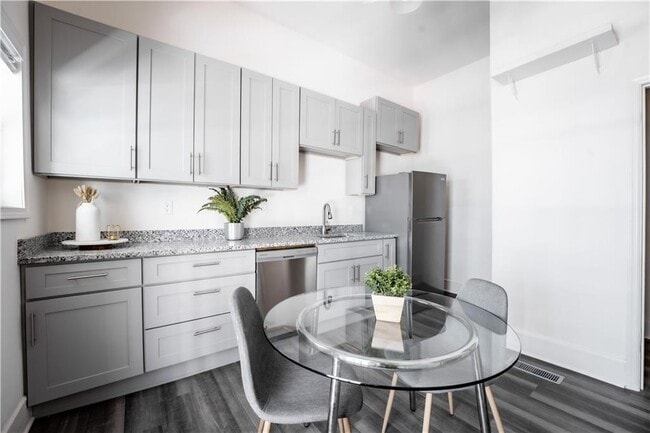 Building Photo - 1353 Finley St NE