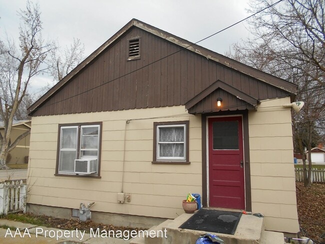 Building Photo - 2 br, 1 bath House - 3005 W. Hazel St