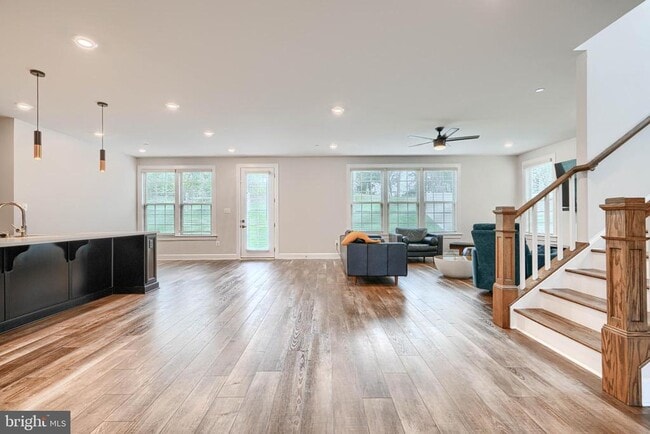 Building Photo - 7123 Starmount Ct