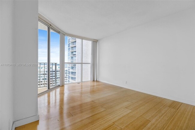 Building Photo - 7601 E Treasure Dr