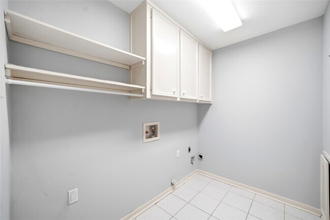 Building Photo - 15911 Moonrock Dr