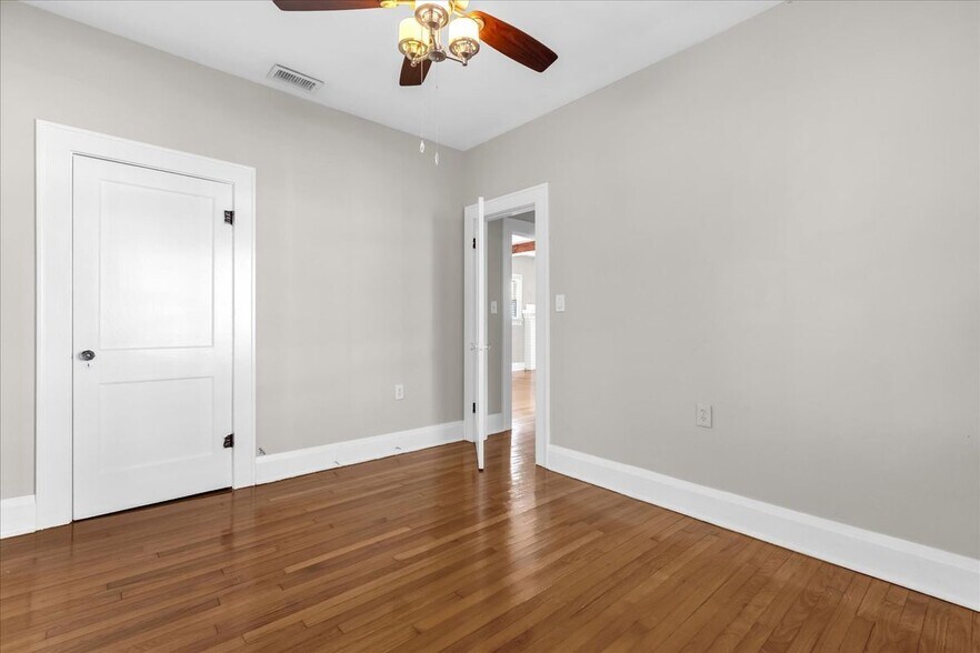 Building Photo - 1633 E Concord St