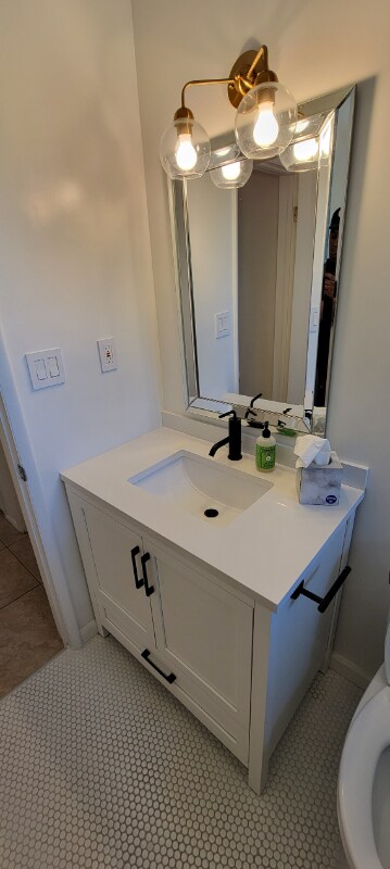 Building Photo - 8044 E Cambridge Ave