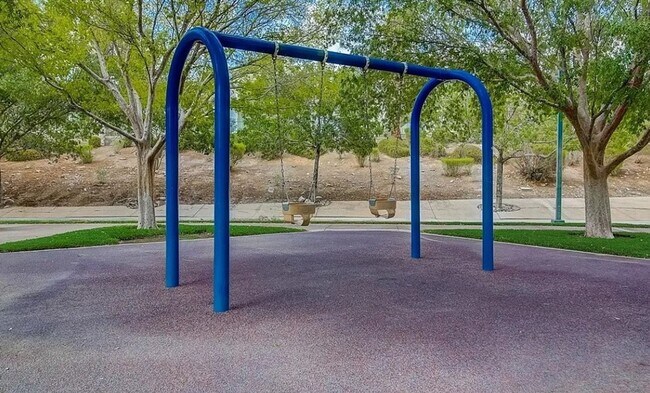 Building Photo - 3055 Sunrise Heights Dr