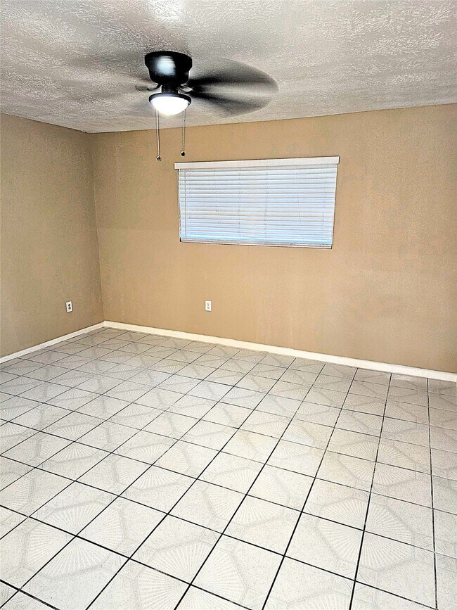 Building Photo - 1310 Goswell Ln
