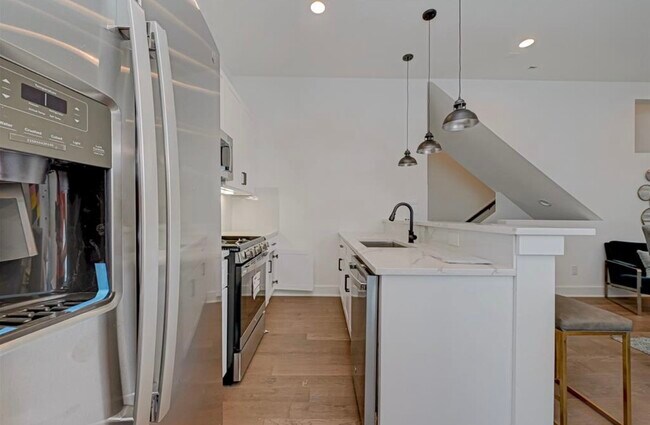 Building Photo - 6127 W Montgomery Rd