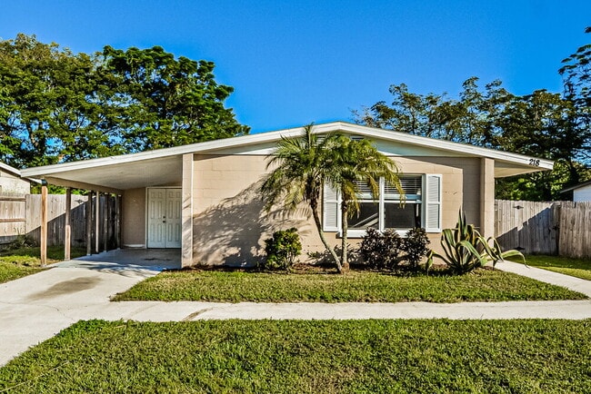 Building Photo - 218 Woodmere Blvd
